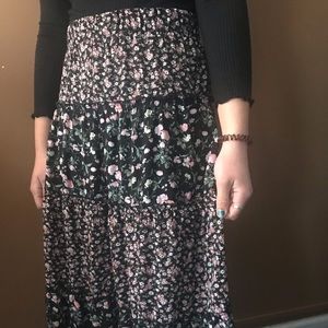 New York & Company Black Floral Maxi Skirt Size M